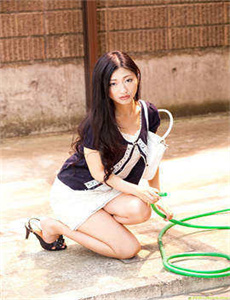 《大物姐夫，奶大小姨子》
